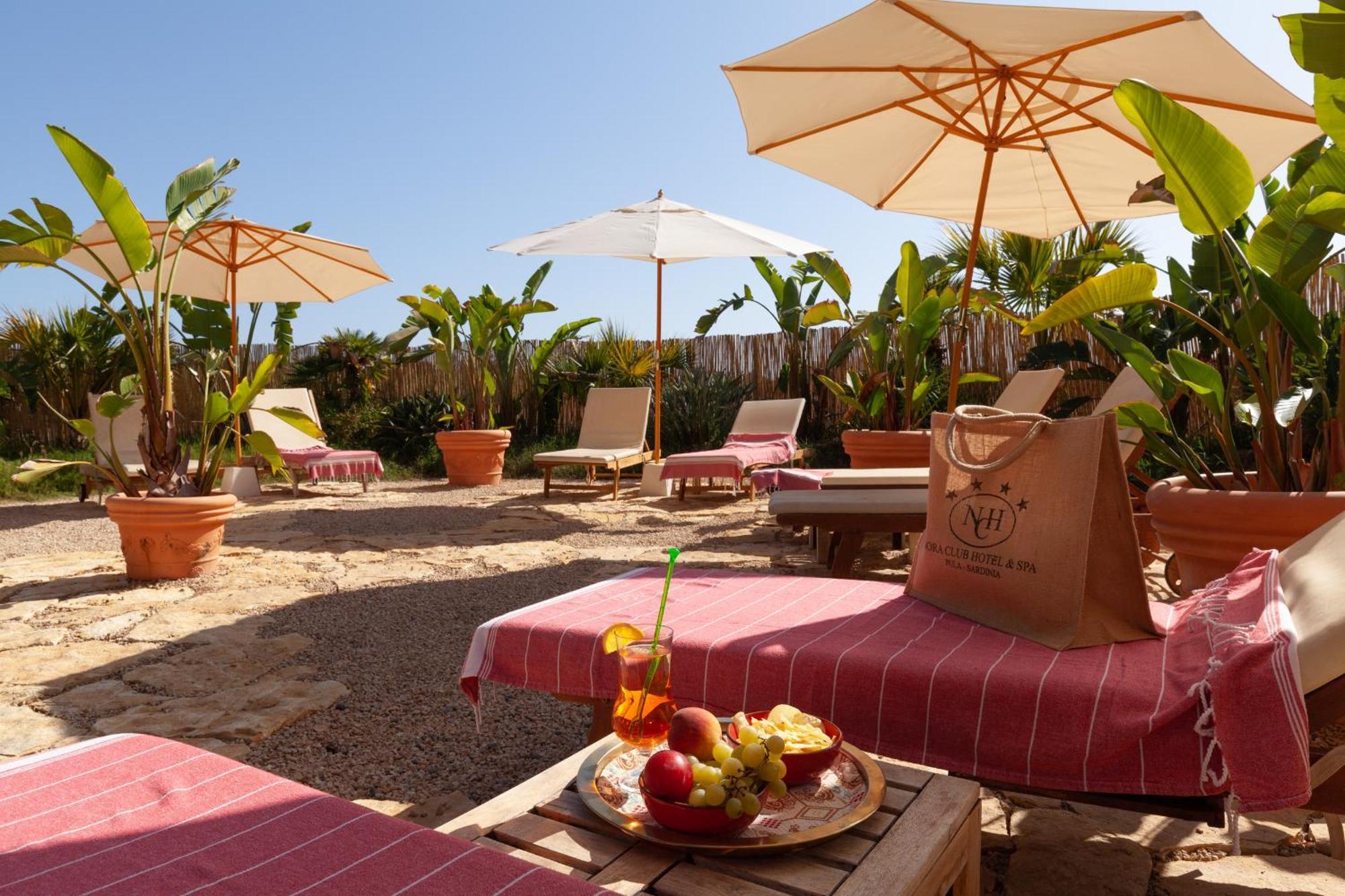 Nora Club & 4*
