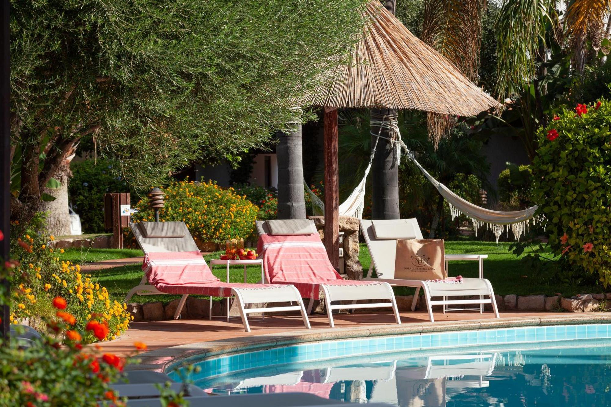 Nora Club & 4*
